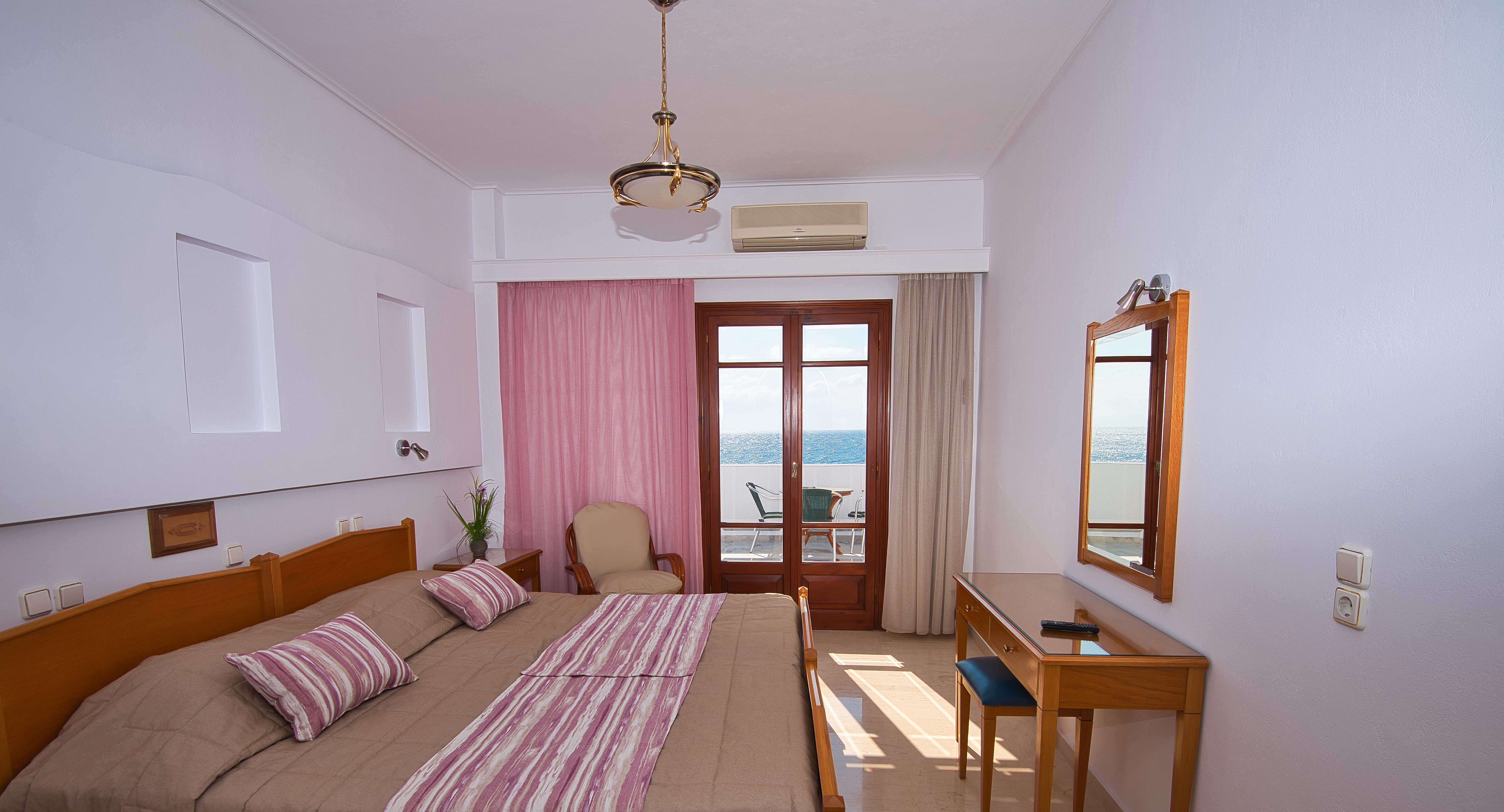 Irini'S Rooms Fteoura Kamari  Luaran gambar