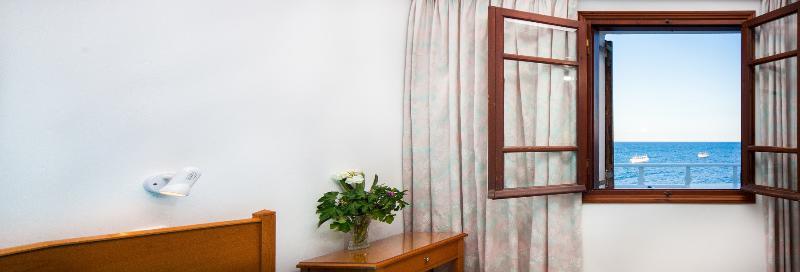 Irini'S Rooms Fteoura Kamari  Luaran gambar