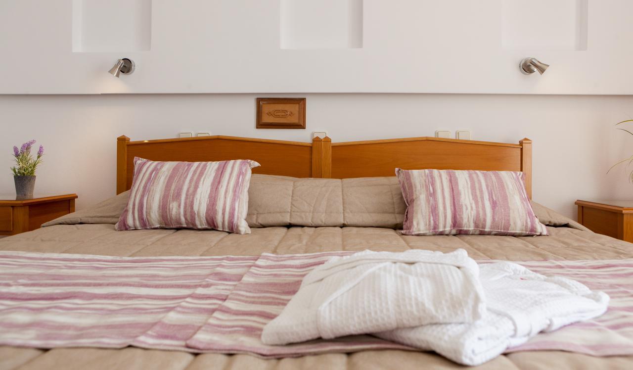 Irini'S Rooms Fteoura Kamari  Luaran gambar