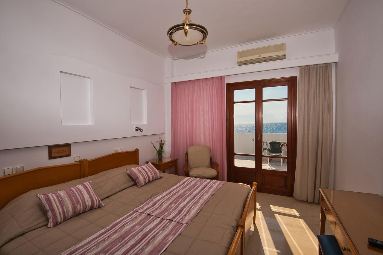 Irini'S Rooms Fteoura Kamari  Luaran gambar