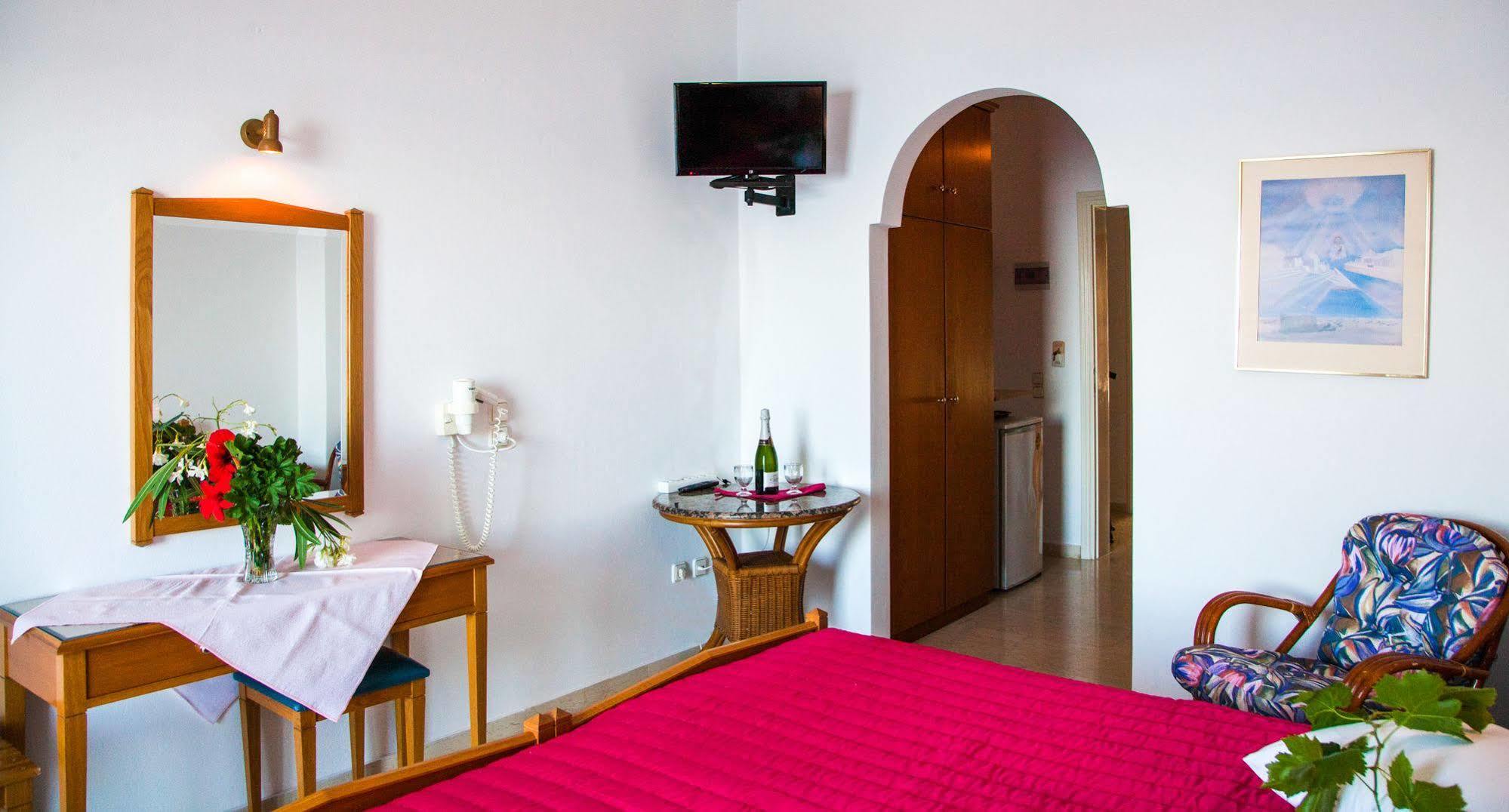 Irini'S Rooms Fteoura Kamari  Luaran gambar