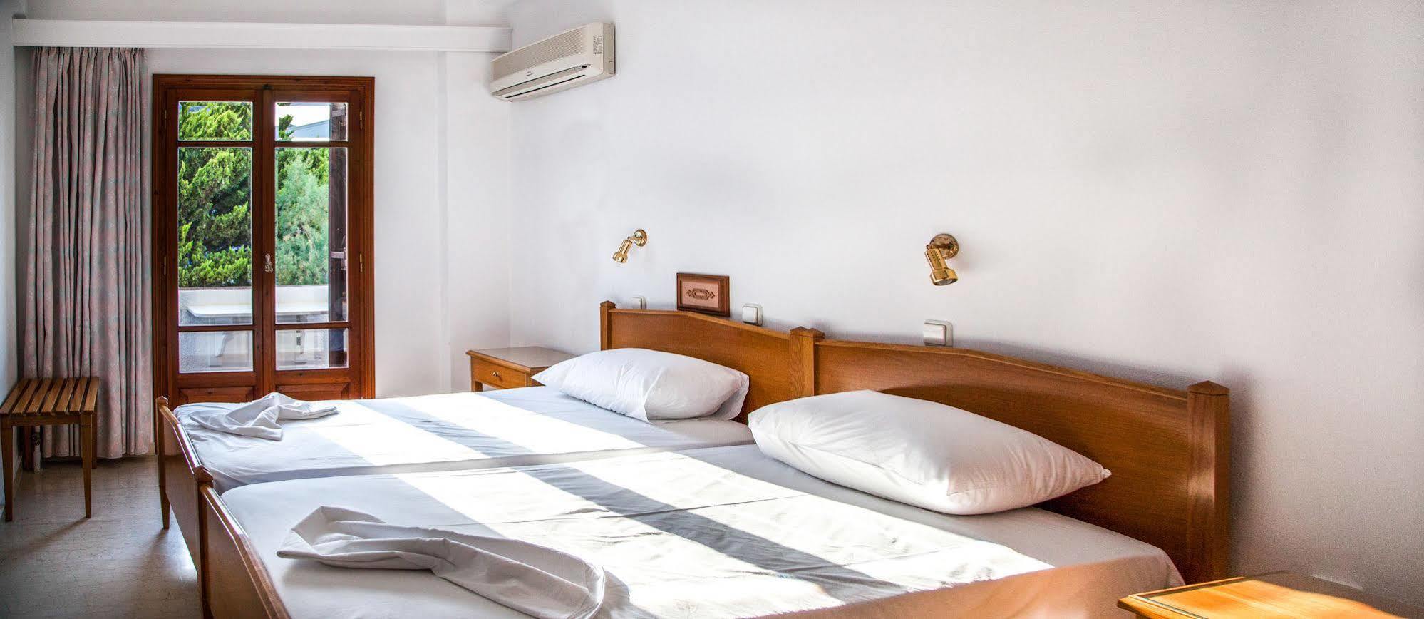 Irini'S Rooms Fteoura Kamari  Luaran gambar