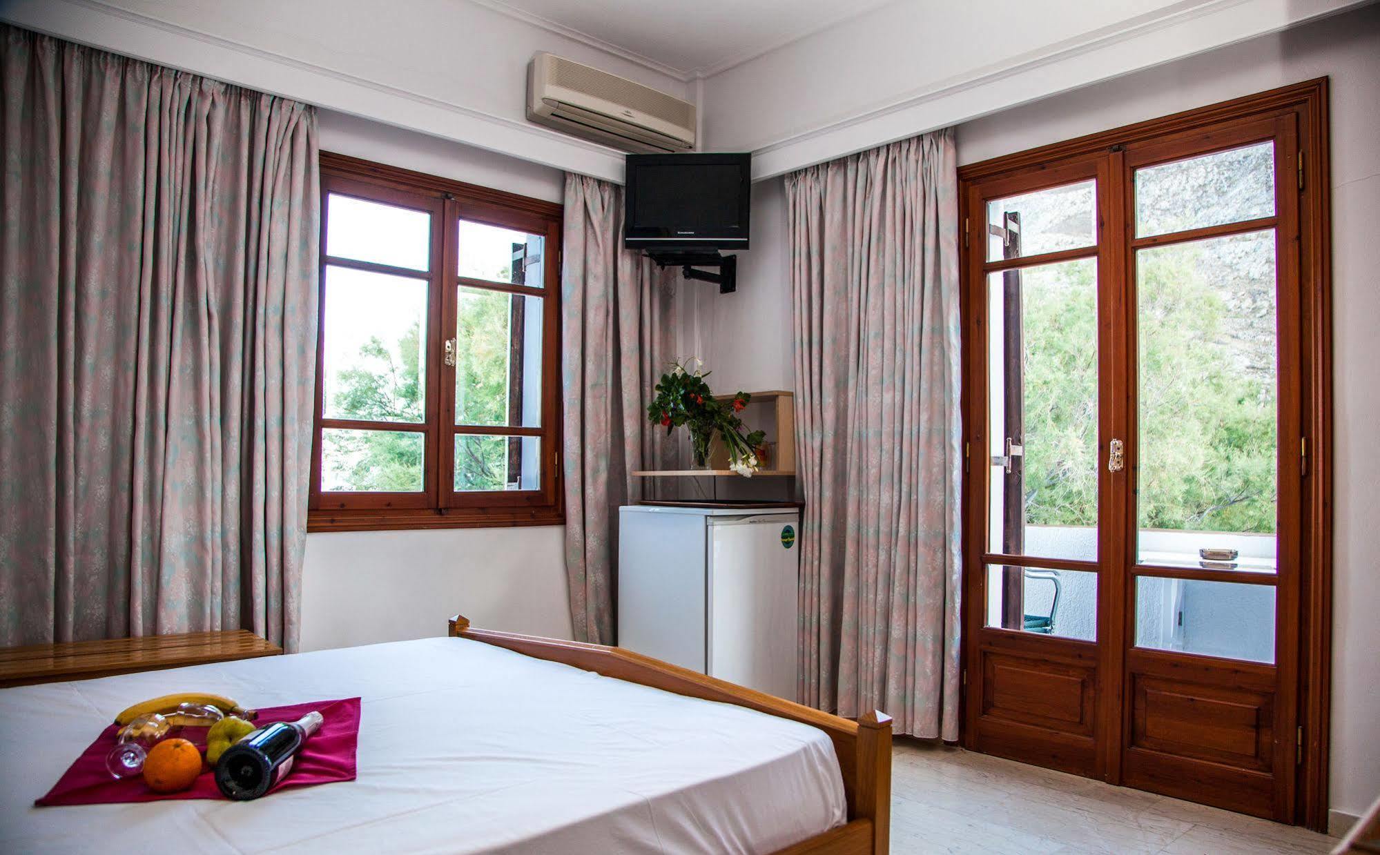 Irini'S Rooms Fteoura Kamari  Luaran gambar