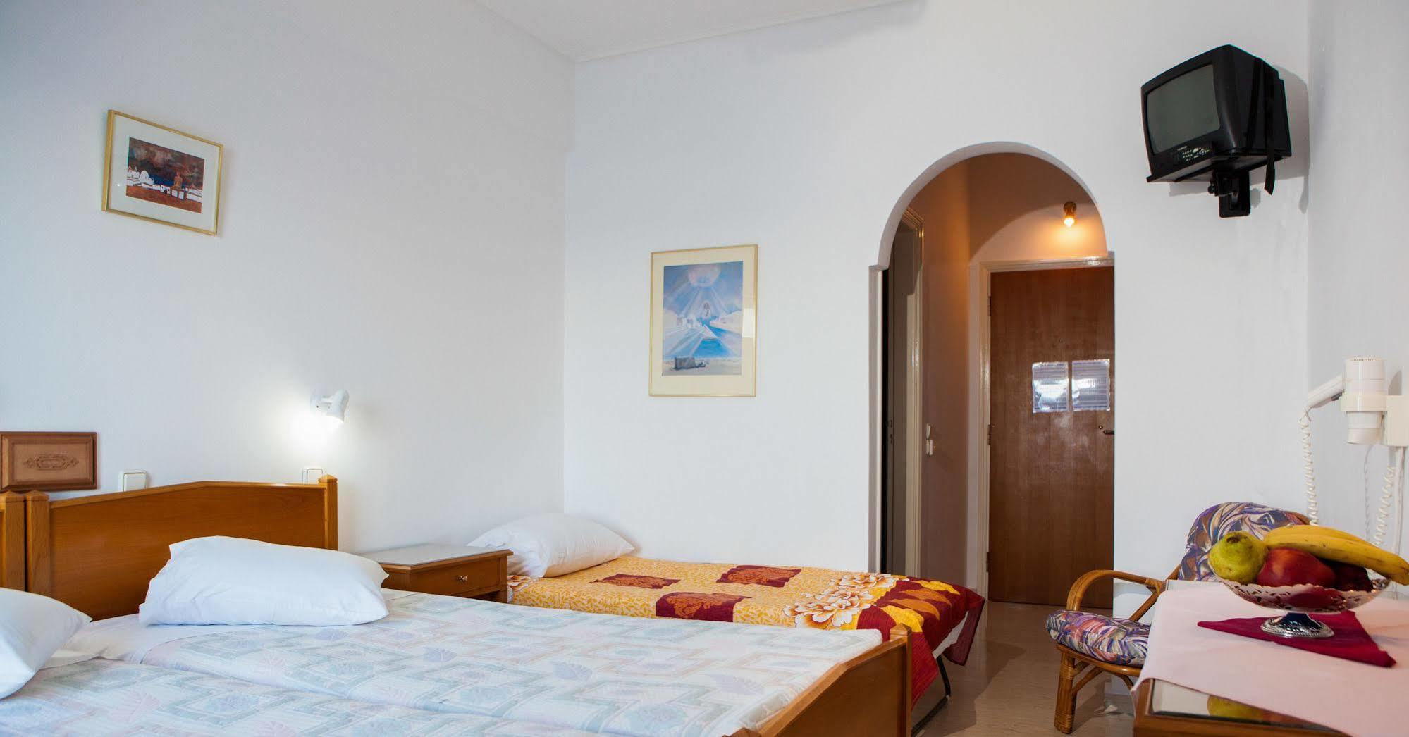 Irini'S Rooms Fteoura Kamari  Luaran gambar