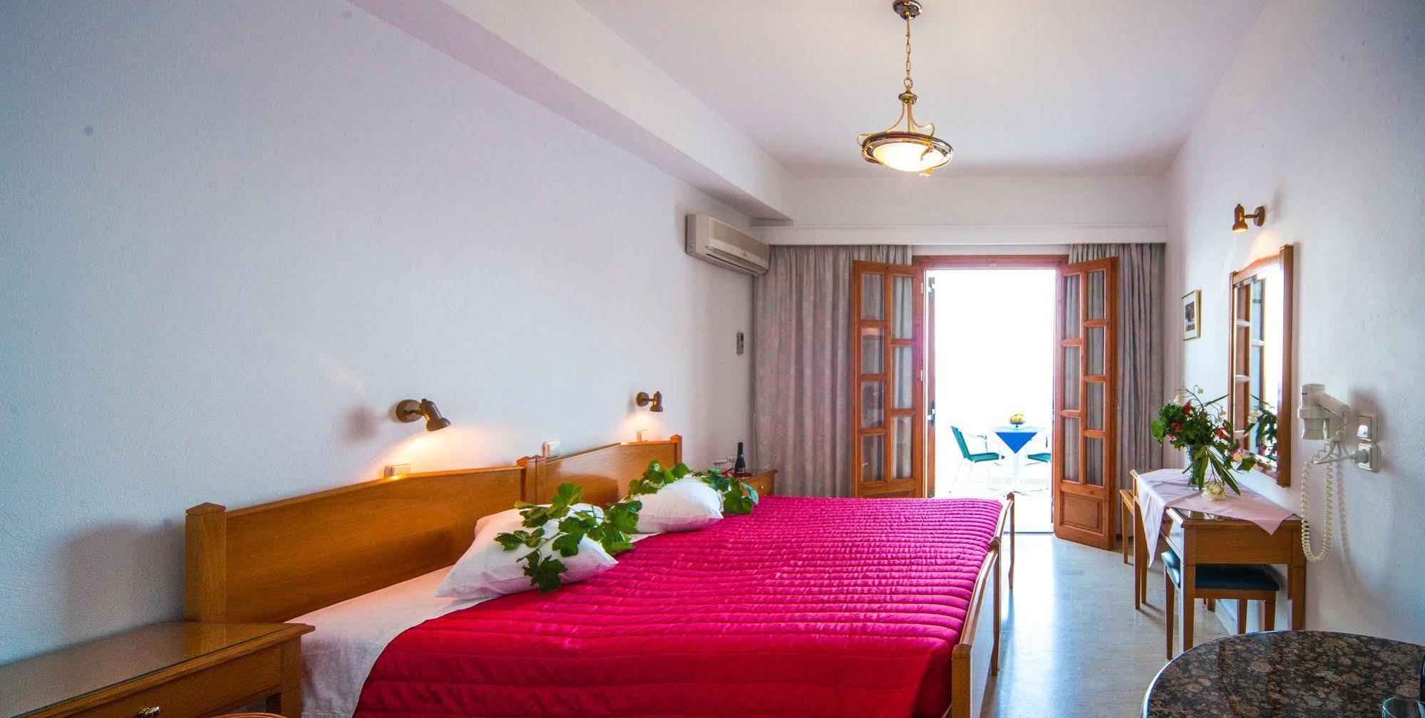 Irini'S Rooms Fteoura Kamari  Luaran gambar