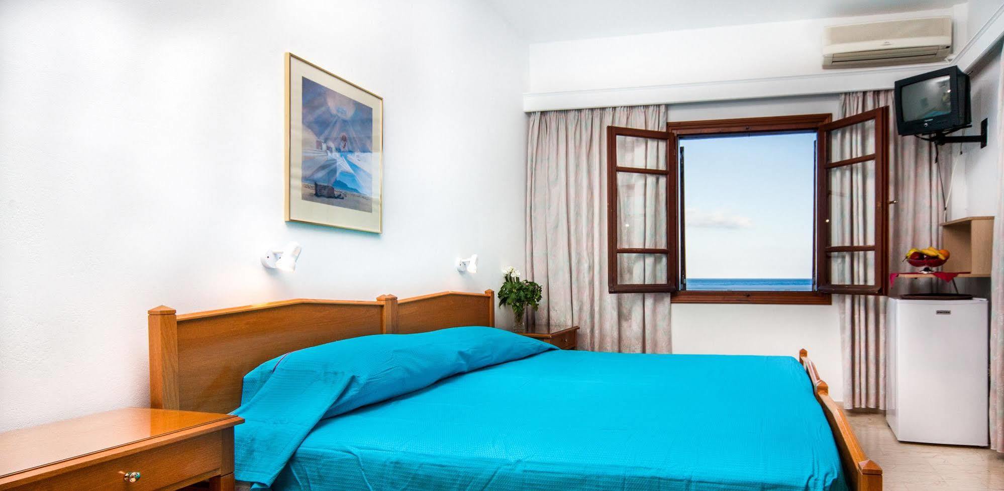 Irini'S Rooms Fteoura Kamari  Luaran gambar
