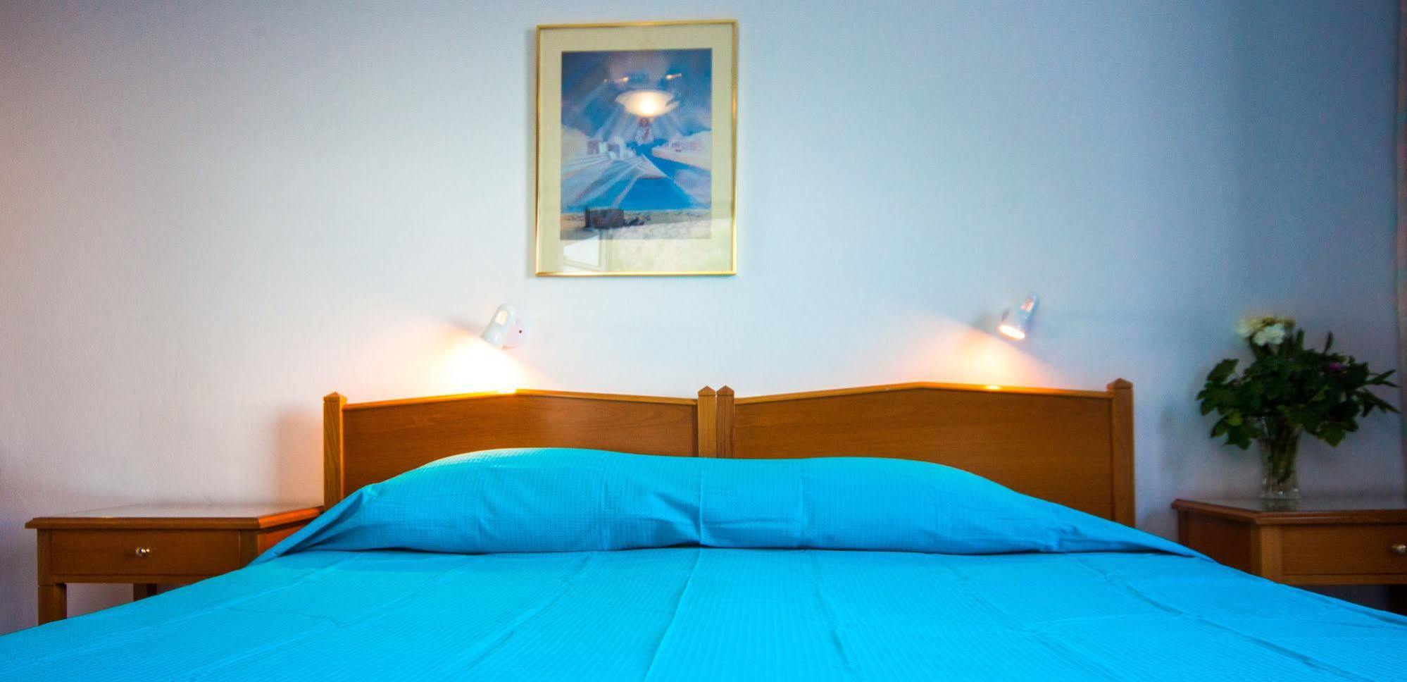 Irini'S Rooms Fteoura Kamari  Luaran gambar