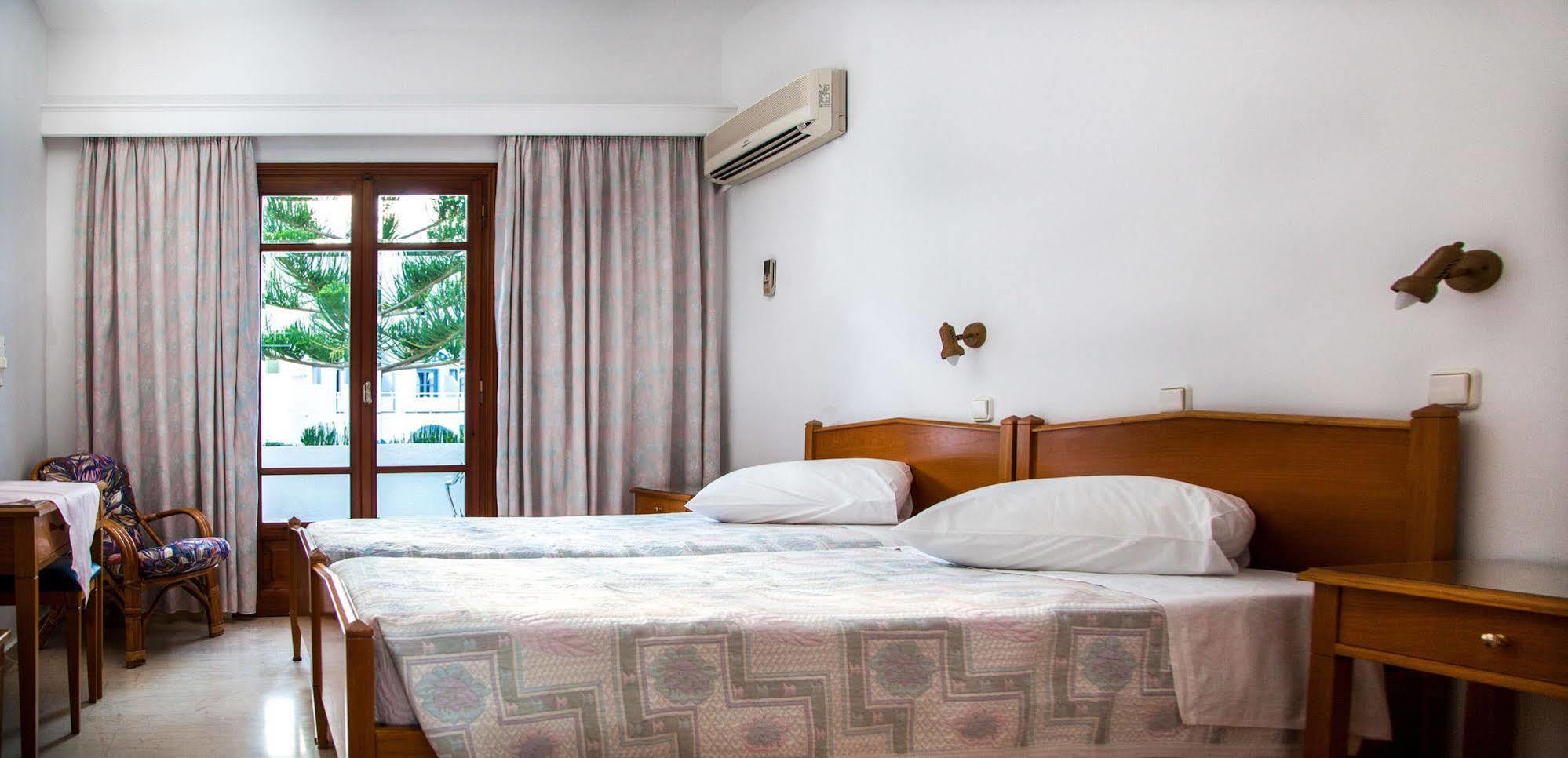 Irini'S Rooms Fteoura Kamari  Luaran gambar