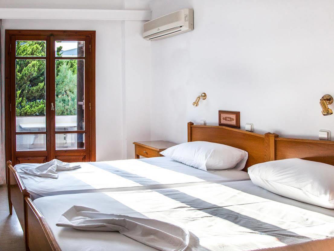 Irini'S Rooms Fteoura Kamari  Luaran gambar